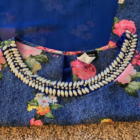 2/$20 Janice sleeveless shirt- Small - Picture 5 of 10